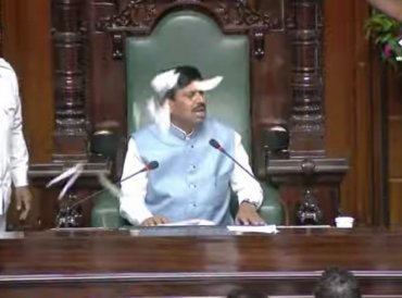 K'taka BJP MLAs throw torn bills at Dy Speaker's face