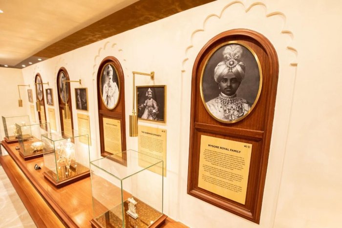 The museum features anecdotes about kings and administrators. The museum features anecdotes about kings and administrators.